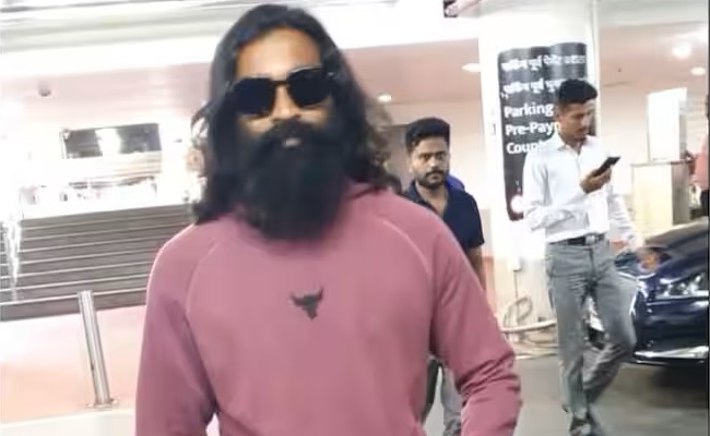 Dhanush looks unrecognisable; fans call him 'Baba Ramdev pro'