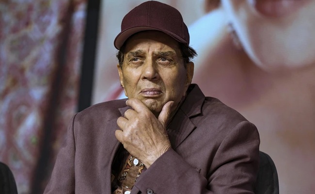 Dharmendra's Sudden Cremation Raises Eyebrows