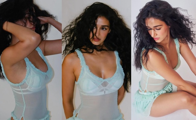 HOT: Beautiful Actress Stuns In Glamorous Look
