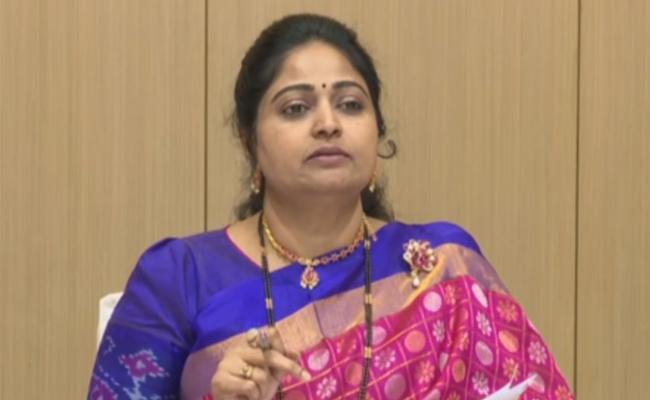 Divyavani episode exposes Naidu coterie in TDP