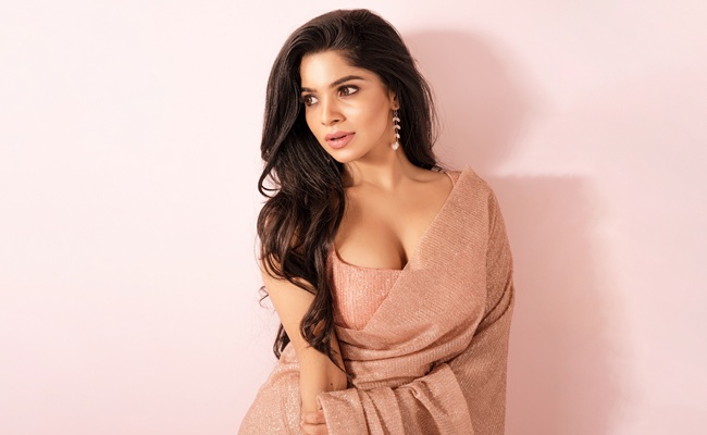 Divyabharathi Slams Sudigaali Sudheer's Director