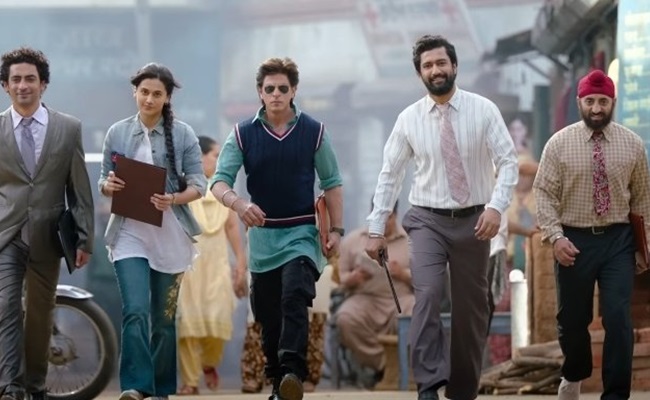 SRK's fans swarm India to watch 'Dunki'