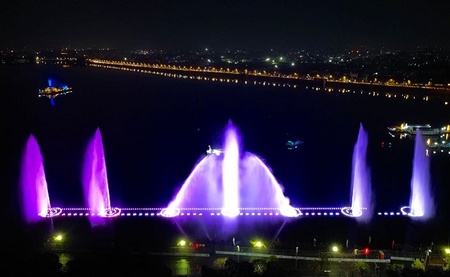 India's longest musical fountains brighten up Hussain Sagar