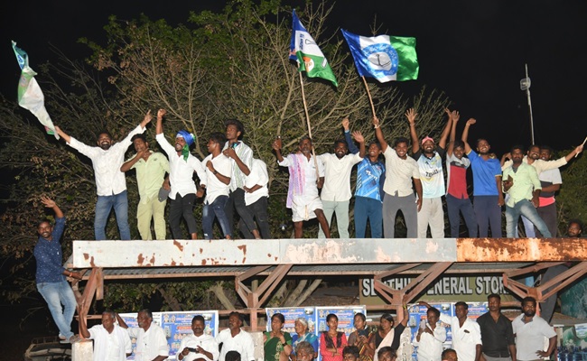 Jagan's yatra receiving huge response In Rayalseema