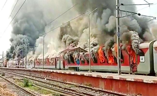 Agnipath protesters set afire train at Secunderabad station