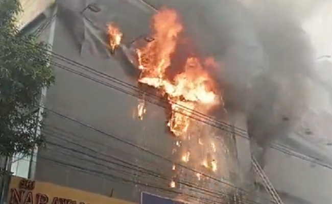 Fire breaks out in commercial complex in Hyderabad