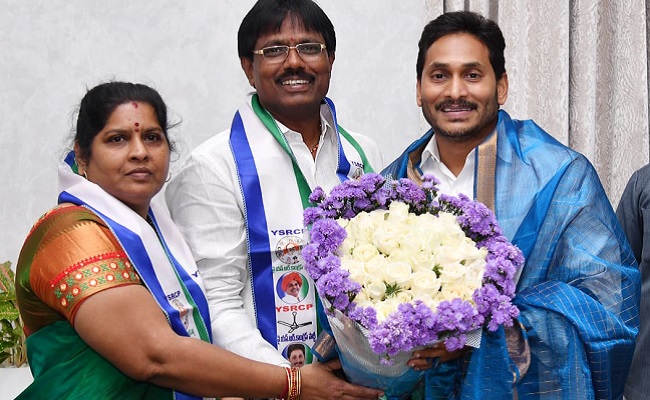 Mangalagiri BC leader joins YSRC, to get seat?