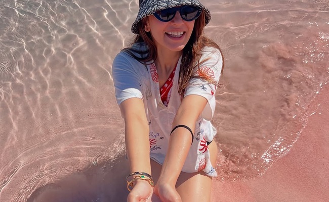Hansika Moves On, Enjoys Vacation in Indonesia