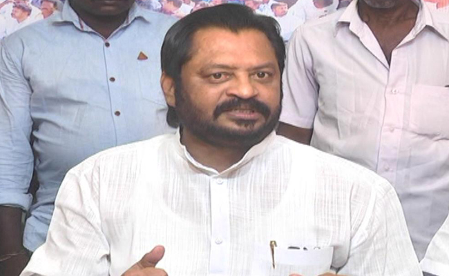Former MP says Naidu's barrack is unsafe!