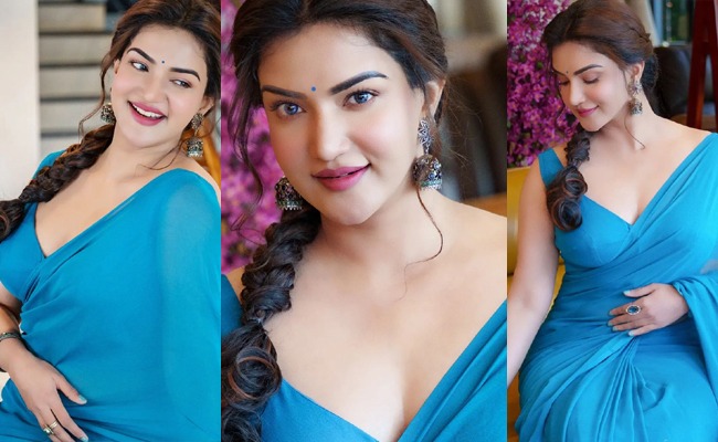 Honey Rose Looks Ravishing In Latest Saree Pics