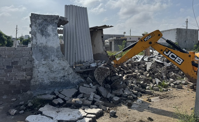 Rs 15,000 Cr Land Scam Blown Open in Hyderabad!