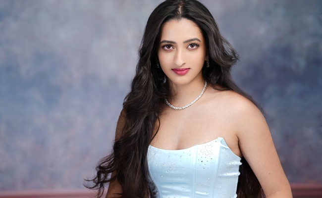 Jaanvi Looks Like A Star Material In First Ad