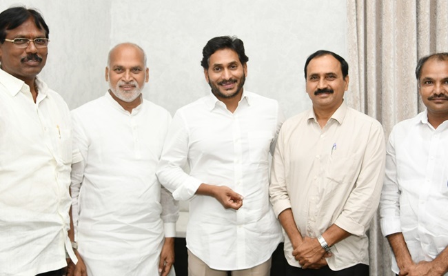 Surprise influx of leaders into YSRCP!