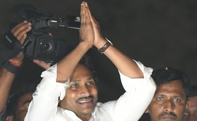 Jagan Mohan Reddy to resume yatra from Monday