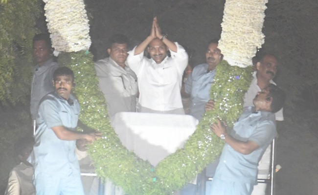 1,000 km: Jagan's yatra gaining momentum