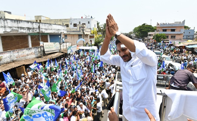 Reason Behind Huge Crowds At Jagan's Meetings