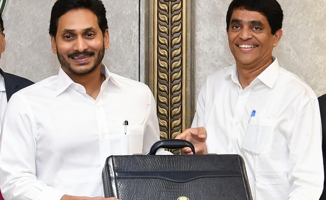 Jagan moots 4-pillar model for economic development