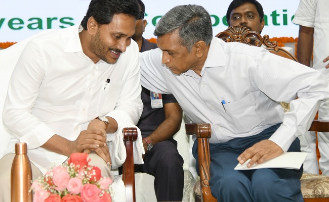 Lok Satta JP looking at YSRCP?