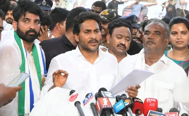 Jagan Plays Kamma Card To Target Naidu!