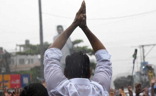 Jagan Stages Massive Stir Over Medical College PPP