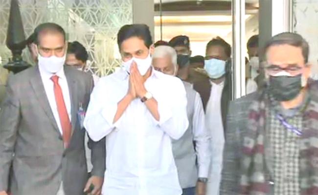 Jagan to get clarity from Centre on three capitals?