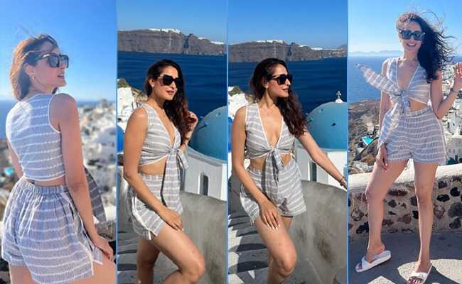 Pics: Greek Goddess At The Santorini