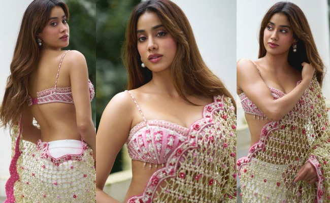 HOT: Immaculate Beauty In Innovative Saree