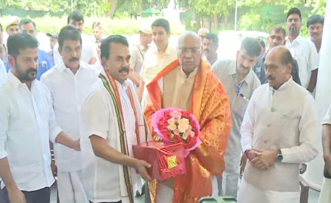 Suspended BRS leader Jupally finally joins Congress