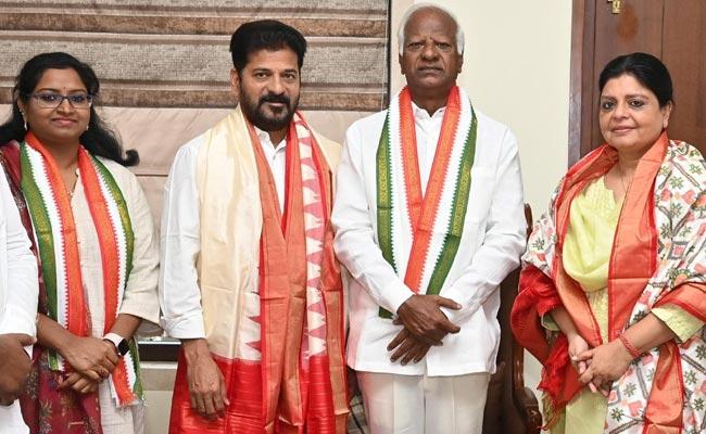 BRS leader Kadiyam Srihari, daughter join Congress