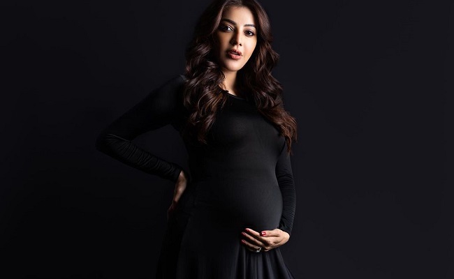 Kajal Shares Pics of Maternity Photoshoot