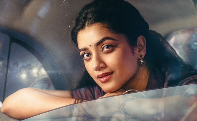 Pic: Kaantha Bhagyashri Embraces Timeless Beauty