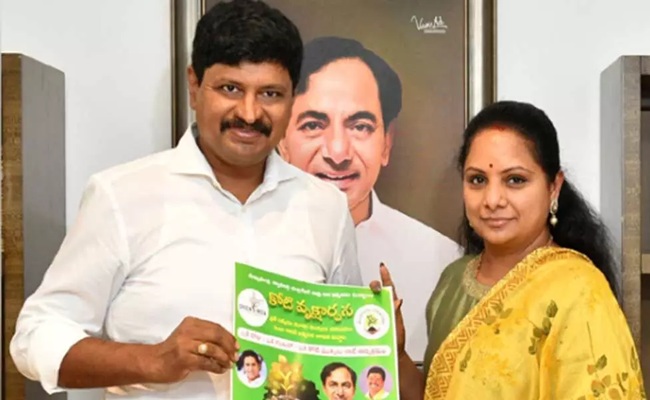 Kavitha lands Santosh in trouble with old case!