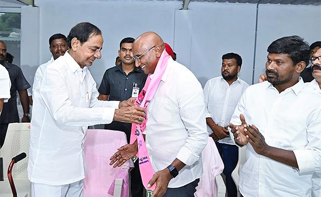 KCR to appoint Praveen as BRS general secretary