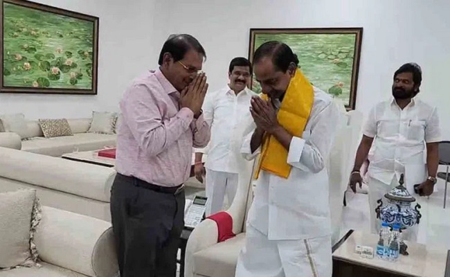 Yet another Kapu leader meets KCR, to join BRS?