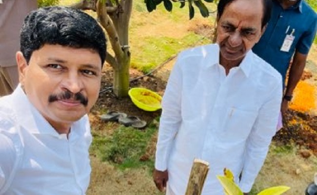 KCR keeps Santosh away from Pragati Bhavan?