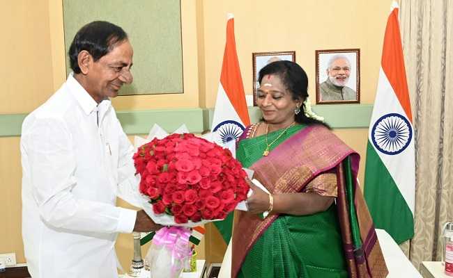 KCR meets Tamilisai after 9 months!