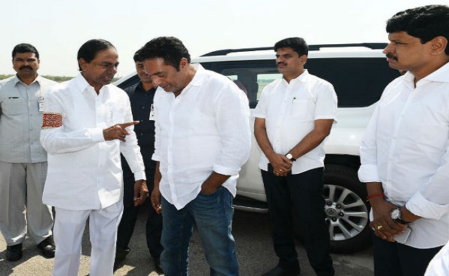 Prakash Raj joins KCR team in meeting Thackeray!