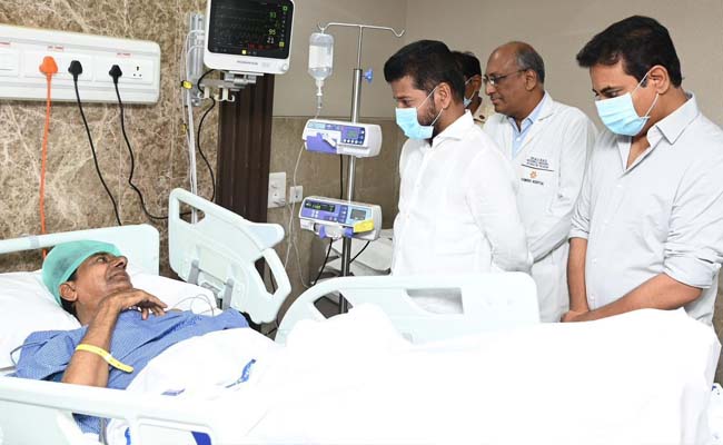 Telangana CM calls on KCR at hospital