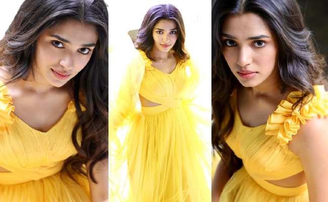 Pic Talk: Cutest Heroine In Yellow!