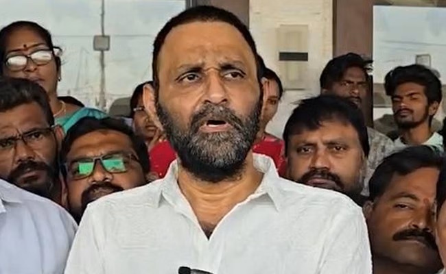 Kodali Nani back in action, takes part in protests