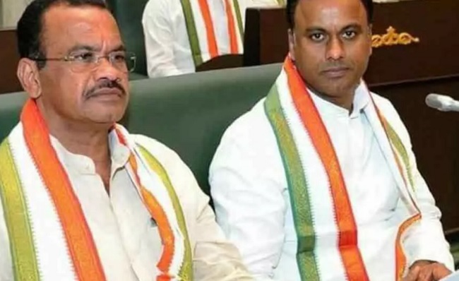 Cabinet berths: Komatireddy brothers sing different tune