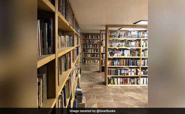 Viral: Couple's Personal Library With 32,000 Books
