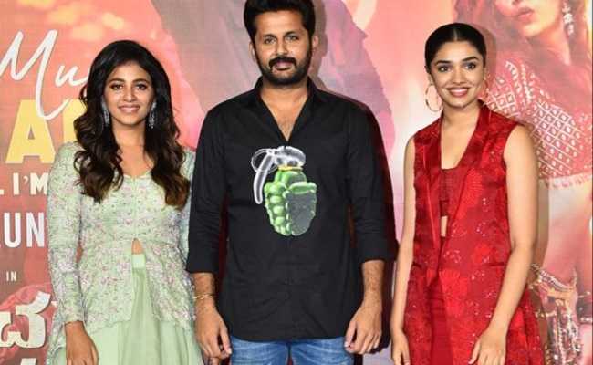 Anjali Danced, Despite Knee Injury: Nithiin