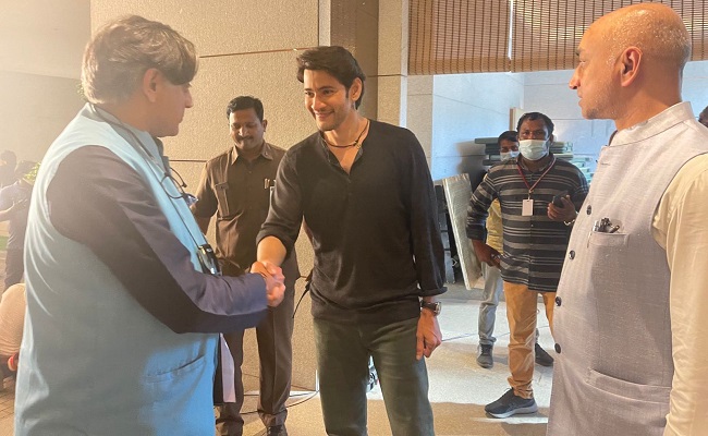 Pic Talk: Shashi Tharoor Meets Mahesh Babu