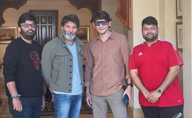 Pic Talk: Mahesh Babu's Dubai Meet With Trivikram