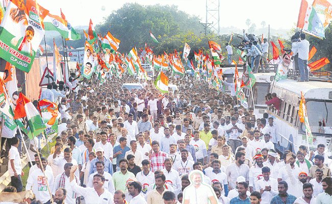 Rahul Gandhi's Bharat Jodo Yatra enters Hyderabad