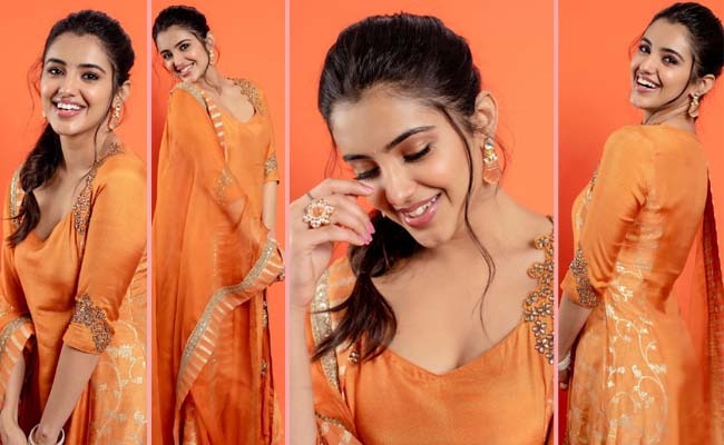 Pics: Smiling Beauty In Orange Dress