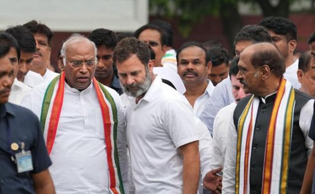 Kharge chairs meeting over Telangana poll