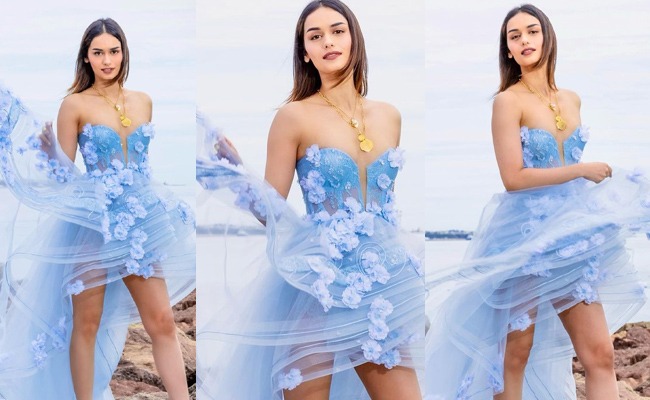 Pics: Beautiful Lady In Sky Blue