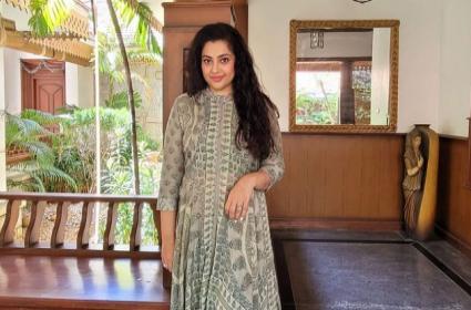 Actress Meena to Join BJP?